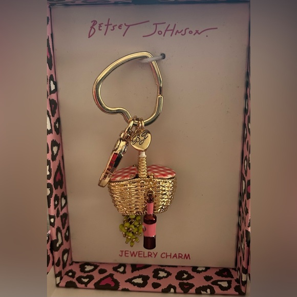 BETSEY JOHNSON Wine Picnic basket Keychain Bag charm NEW - Picture 3 of 6